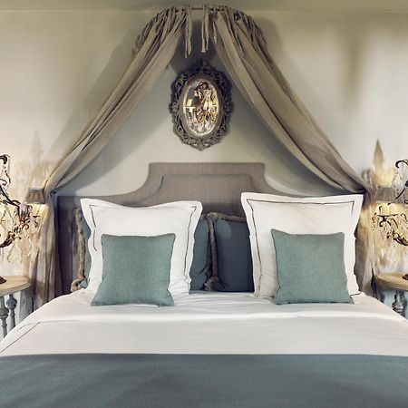 Kasteel Van Ordingen Sint-Truiden Exterior photo A bed with a canopy