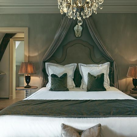 Kasteel Van Ordingen Sint-Truiden Exterior photo A bedroom at the hotel