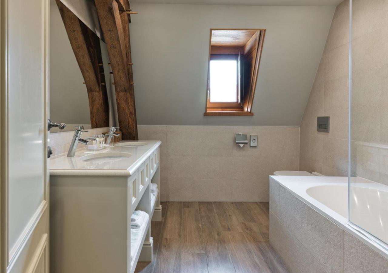 Kasteel Van Ordingen Sint-Truiden Exterior photo Bathroom