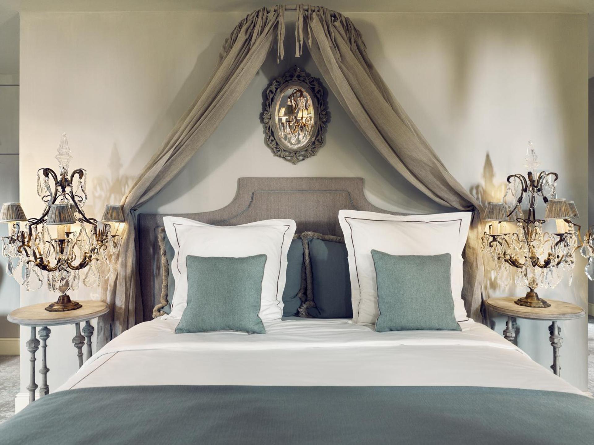 Kasteel Van Ordingen Sint-Truiden Exterior photo A bed with a canopy
